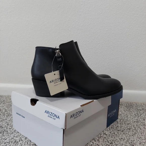 NWT Black Heeled Booties with Zipper - Picture 3 of 5